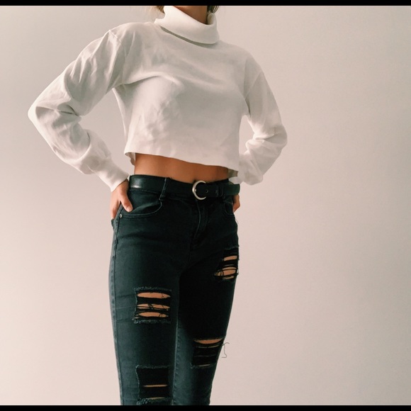 brandy melville Angela cropped turtleneck top - Picture 3 of 3